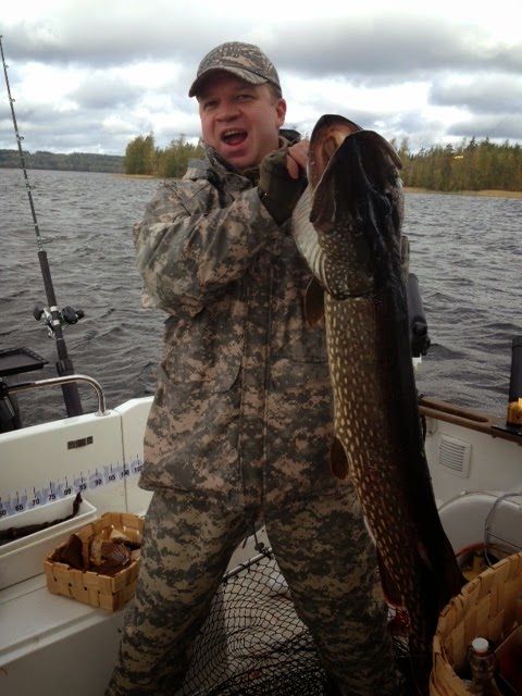 Lucio de 10.5 kg pescado en el lago Saimaa 