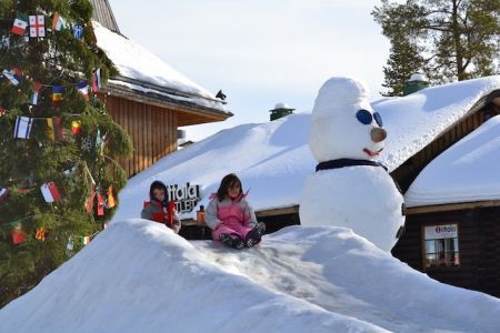Toboganes-de-hielo-en-Santa-Claus-village