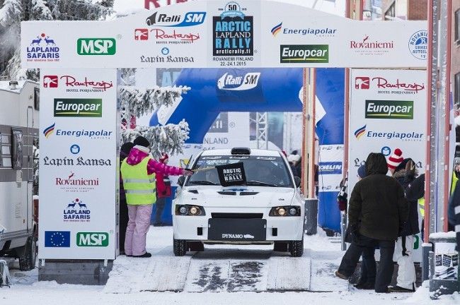 Salida de uno de los participantes. Arctic Lapland Rally 