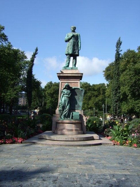 Estatua de Johan Ludvig Runeberg.
