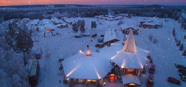 Vista aérea de Santa Claus Holiday Village 