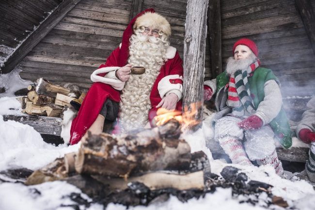 Papá Noel y un elfo de picnic