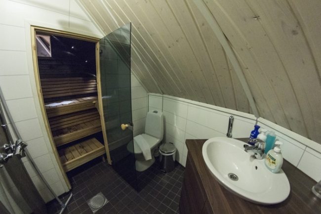Baño y sauna en la cabaña Aurora