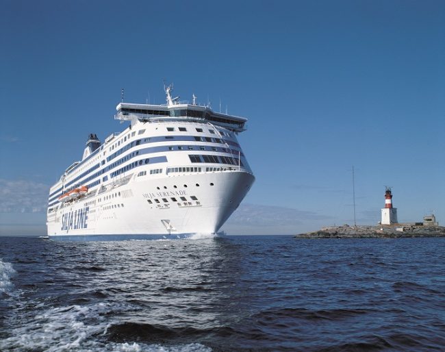El crucero Silja Serenade navegando por el mar Báltico 