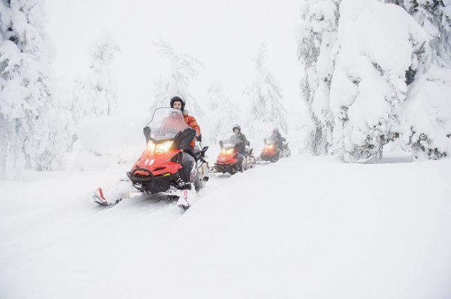 Safari con moto de nieve en Pyhä 