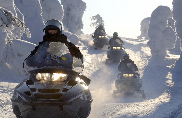 Excursión con moto de nieve en Iso-Syöte