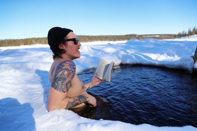 ¿Cuantas páginas de un libro se pueden leer durante un baño en el agua helada? 
