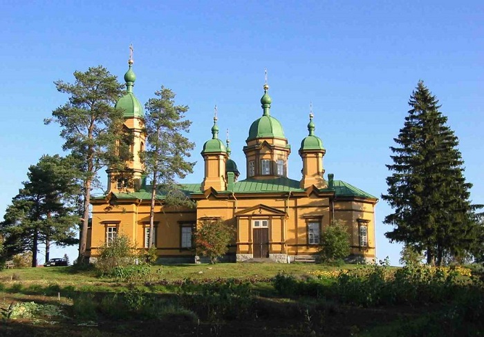 La iglesia de San Elias en Ilomantsi es la iglesia ortodoxa de madera más grande de Finlandia