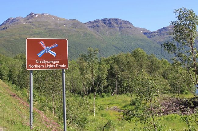 Cartel indicativo de la ruta de la Aurora Boreal en Noruega
