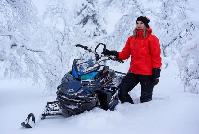 Con moto de nieve podemos hacer multitud de excursiones alrededor del pueblo de Ivalo 