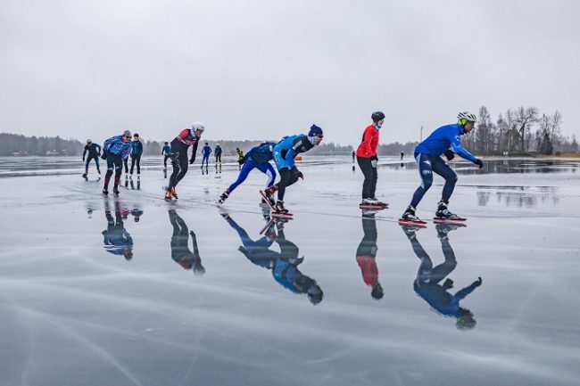 Atletas compitiendo en The Finland Ice Marathon. Evento organizado en la ciudad de Kuopio 