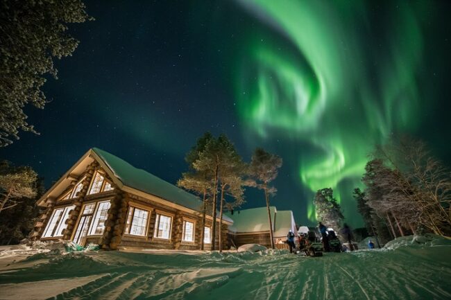 Aurora-Boreal-en-el-Hotel_Nangu-en-Laponia_fotoVisitFinland