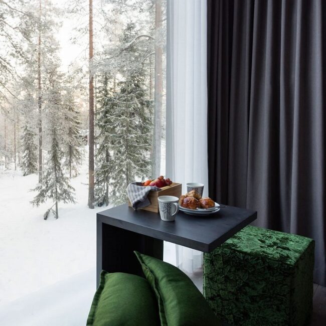Detalle-interior-de-las-suites-del-Arctic-Treehouse-Hotel-foto-MarcGoodwin-DesignMilk