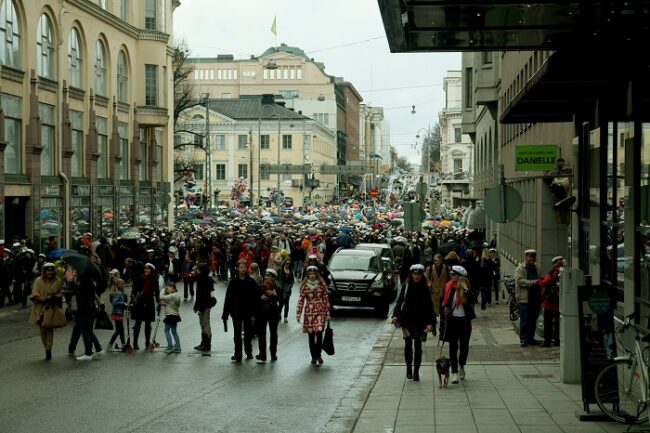 El-centro-de-Helsinki-durante-la-fiesta-del-Vappu_fotoKallerna-Wikipedia