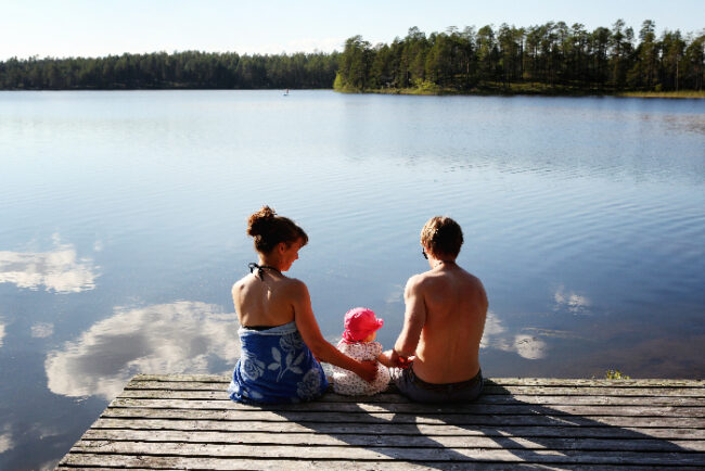 Disfrutando-en-familia-de-Laponia-en-verano_fotoHarriTarvainen-VisitFinland