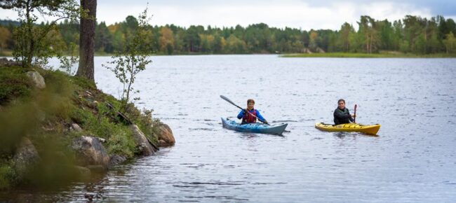 En-kayak-de-mar-por-el-lago-Ounasjärvi_fotoEnontekiöLapland