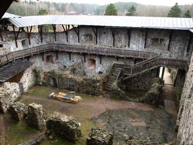 Interior-del-castillo-de-Raseborg_fotoCecil-Wikipedia