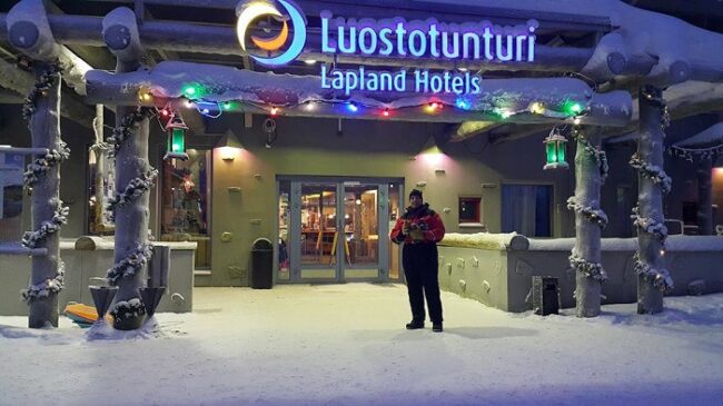 Entrada-principal-del-hotel-Luostotunturi-en-Luosto_fotoLaplandHotelsLuostotunturi