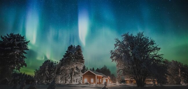 Aurora-Boreal-cerca-del-pueblo-de-Papá-Noel-en-Rovaniemi_fotoSantaClausVillage