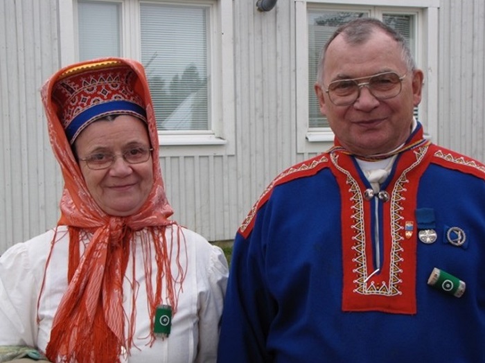 Pareja-de-Skolt-Sami-con-su-traje-tradicional_fotoUniversityOfSurrey