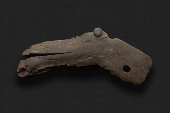 Cabeza-de-alce-tallada-en-pino-De-8000-años-de-antiguedad-fue-encontrada-cerca-de-Rovaniemi_fotoKansallismuseo