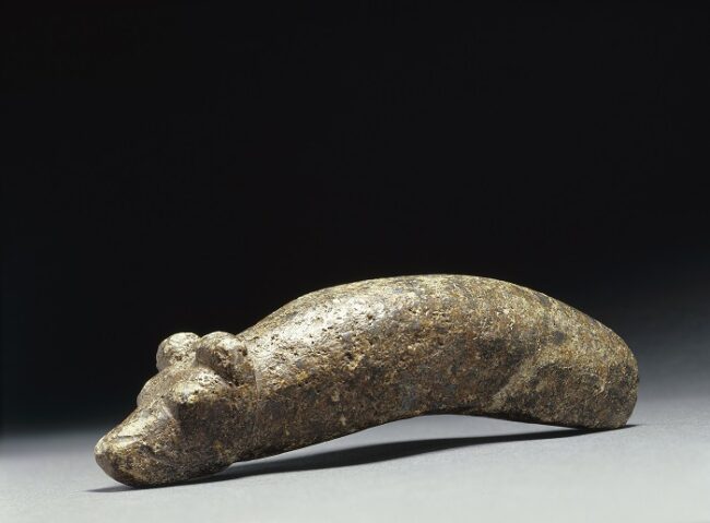 Estatuilla-de-la-Edad-de-Piedra-representando-a-un-oso_fotoMuseovirasto-Wikipedia
